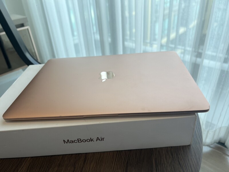 รับ Macbook air 2018 84 line oa chat 230404 205556