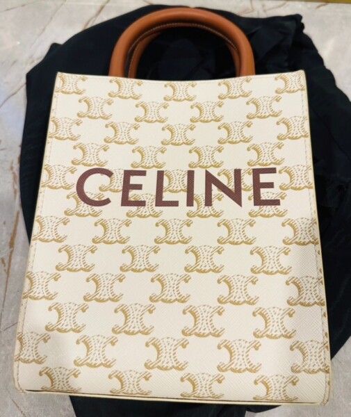 รับกระเป๋า celine Mini bag 48 Screenshot 20230627 094145 Gallery