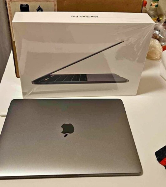 รับ Macbook pro ปี 2018 16 1000056648