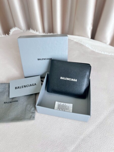 รับจำนำ Balenciaga wallet Stamp Q 9 1000084888